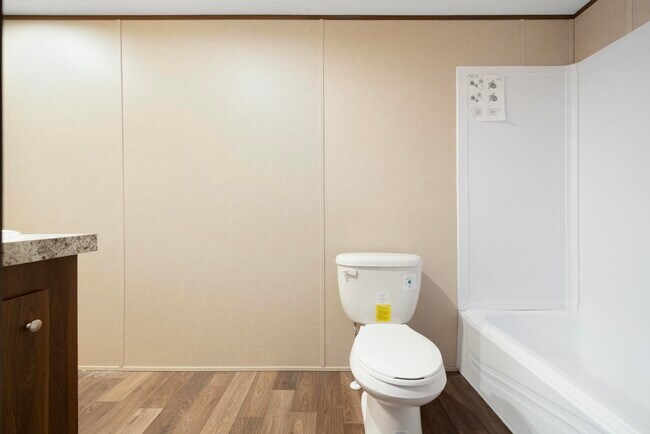 Building Photo - 100 Burrow Ln