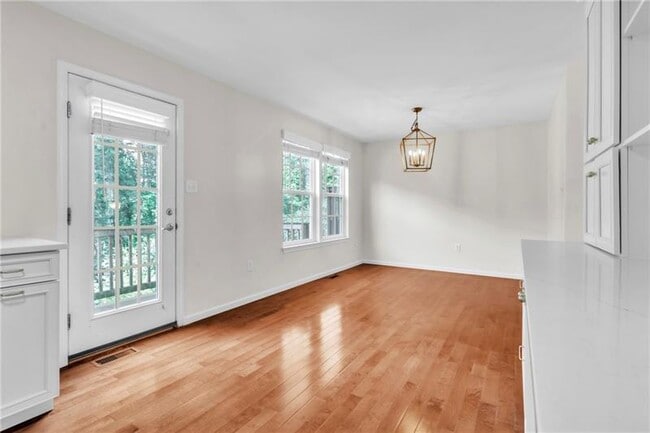 Building Photo - 305 Broadstone Dr