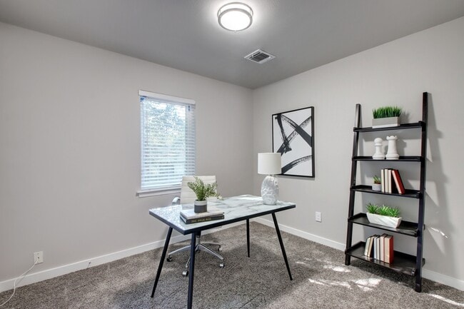 Building Photo - 3208 Northeast Dr