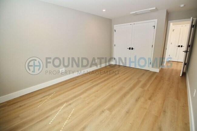 Building Photo - 124 Esmeyer Dr