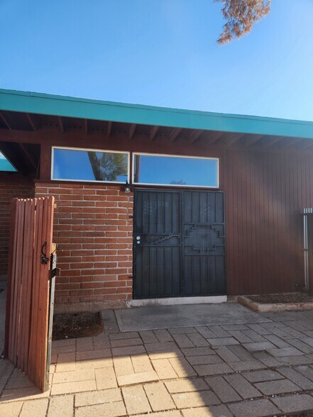 Building Photo - 1210 E Prince Rd