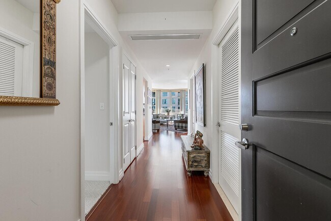 Building Photo - 8220 Crestwood Heights Dr