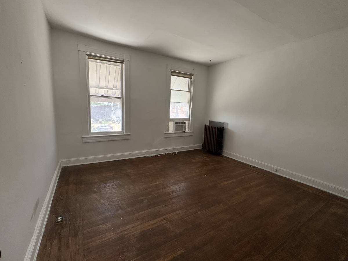 Living room - 716 W 36th St