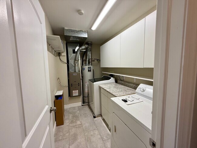 Building Photo - 298 Maplewood Ct