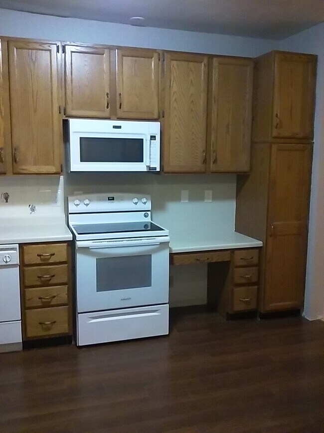 Stove overhead microwave - 48 Sherman Pl