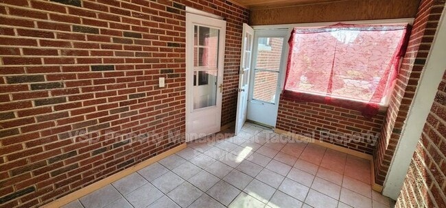 Building Photo - 21329 Lakeshore Blvd