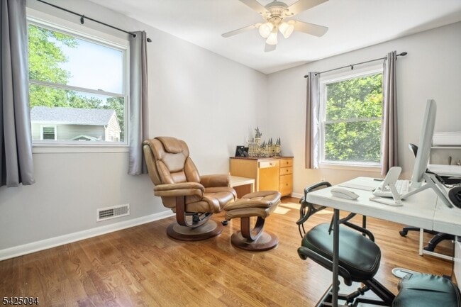 Building Photo - 195 Chaucer Dr