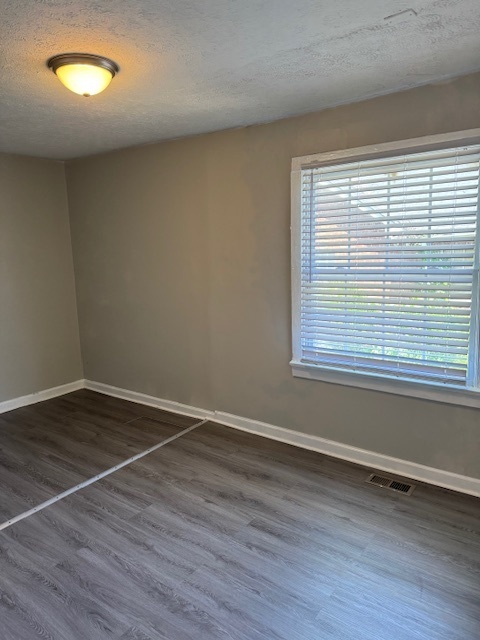 Building Photo - Renovated 3BR/2BA home w/ large bak yard!