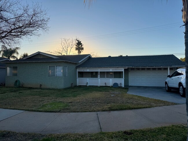 Primary Photo - Beautifully Remodeled Home With Front & Si...