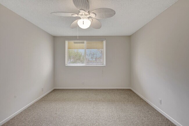 Building Photo - 2845 SW 22nd Ave