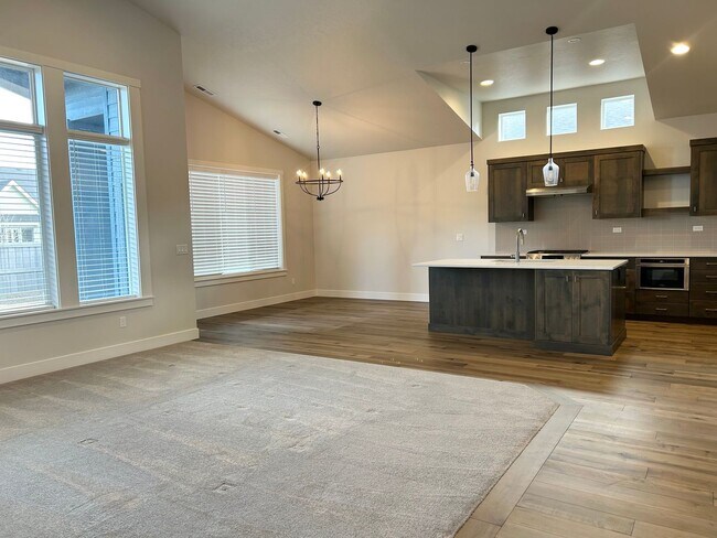 Building Photo - Gorgeous 3 bedroom 2 bathroom Home in Nampa