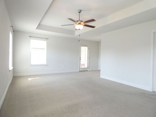 Building Photo - 4117 Hazelhurst Dr