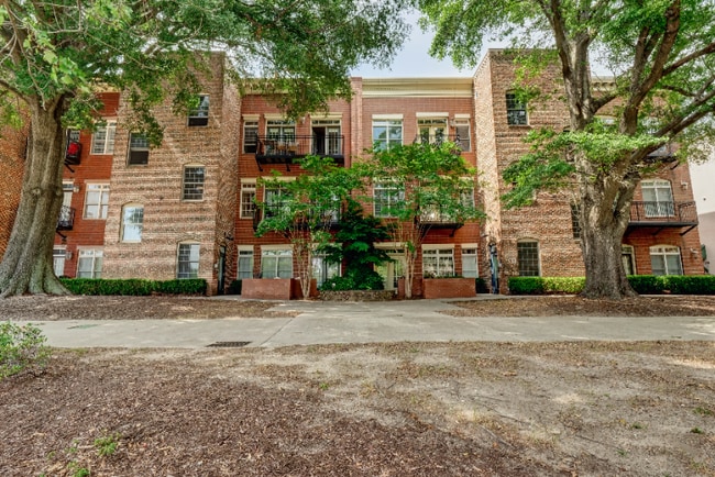 Building Photo - 715 N 4th St