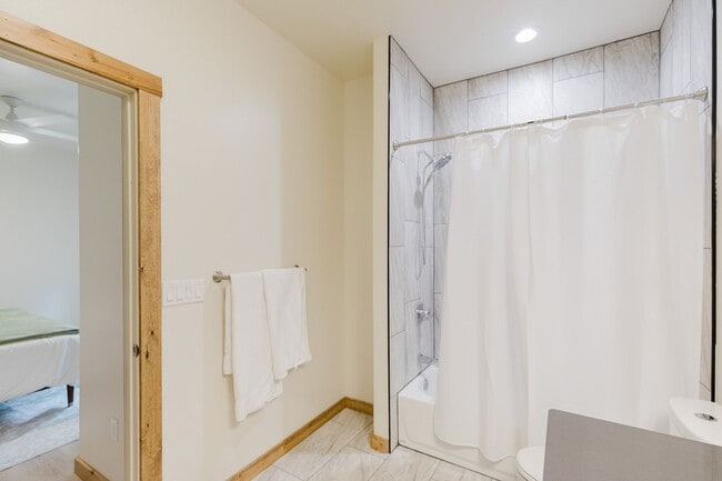 Building Photo - Beautiful New Construction Mountain Retreat