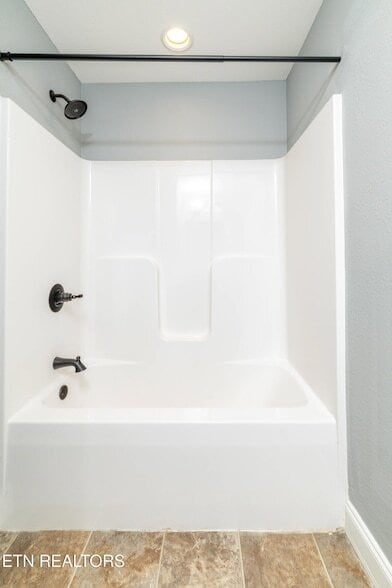 Building Photo - 924 Warrior Hill Dr