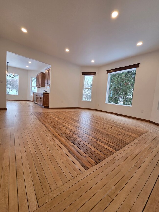 Building Photo - 2904 Parkridge Ave