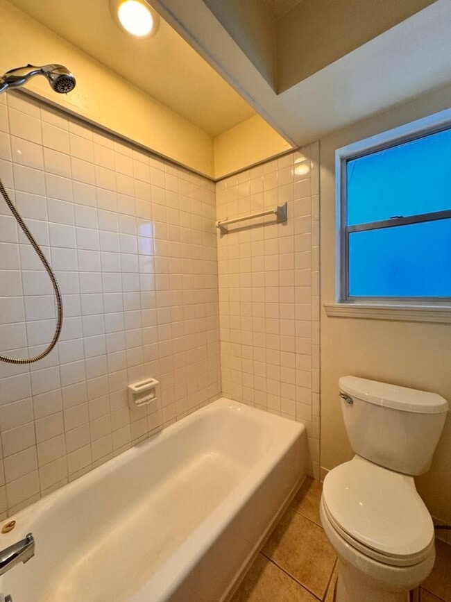 Building Photo - RENTAL