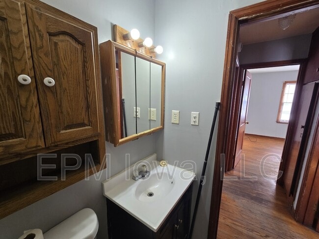 Building Photo - 407 Linden Ave