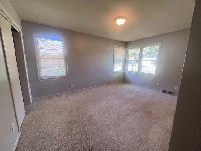 Building Photo - East Grand Rapids Schools! Single Family Home!