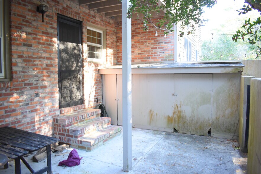 Building Photo - 2720 Oleander Dr