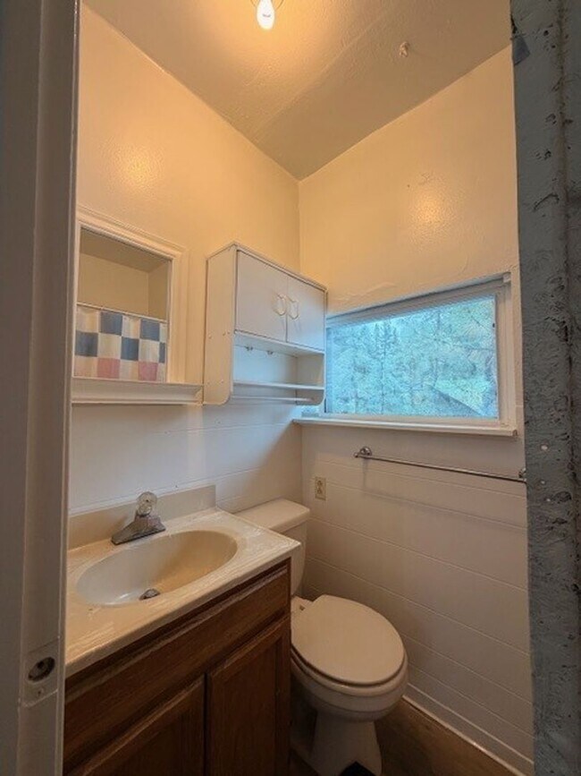 Building Photo - 2449 Ponderosa St