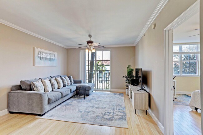 Building Photo - 630 S Sapodilla Ave