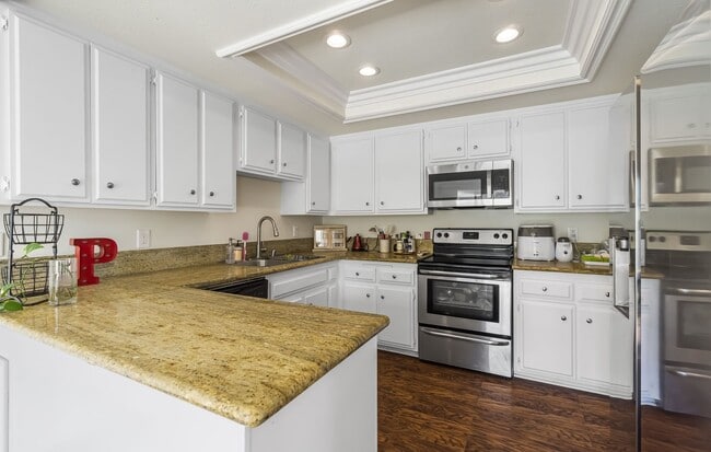 Building Photo - *Special Offer*Charming 4 Bedroom/2 Bath S...