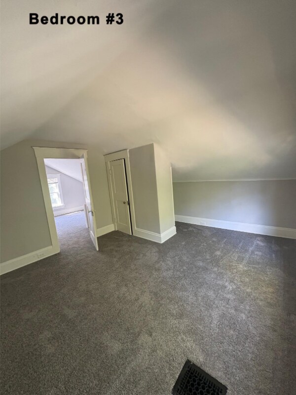 Building Photo - 868 Academy Ave