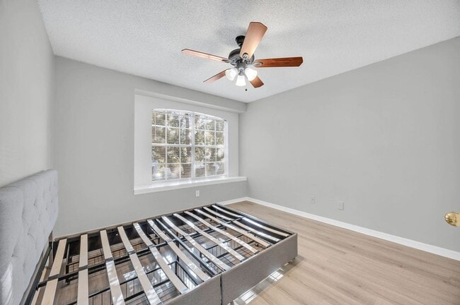 Building Photo - Nice 3/2.5 Home in East Orlando with 2-Car Garage