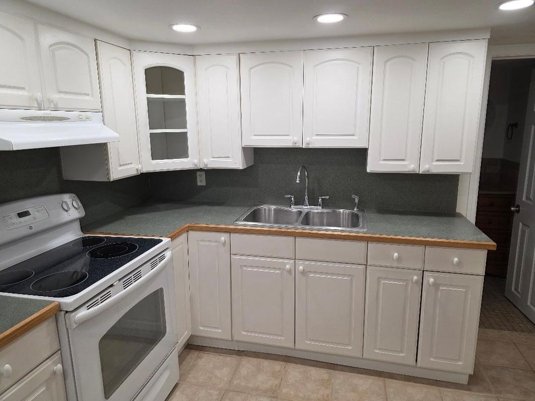 Building Photo - 9 Charles St