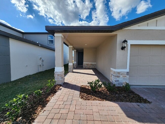 Building Photo - LIKE NEW!!! 4-Bedroom, 2-Bathroom in Villamar/Winter Haven