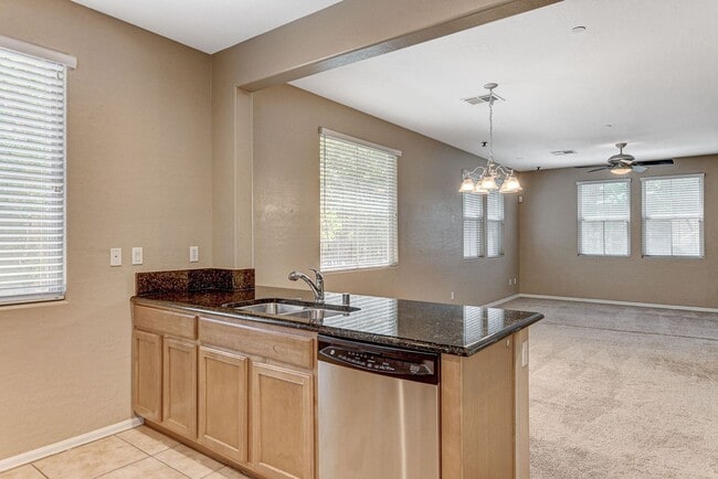 Building Photo - Gorgeous 4 bedroom near Aliante!