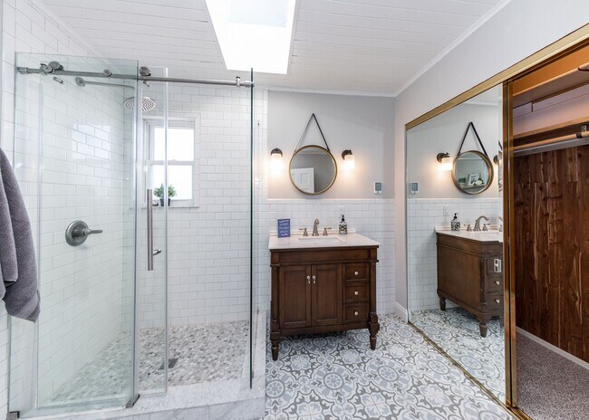 Building Photo - Cozy Home Centrally located Colorado Sprin...