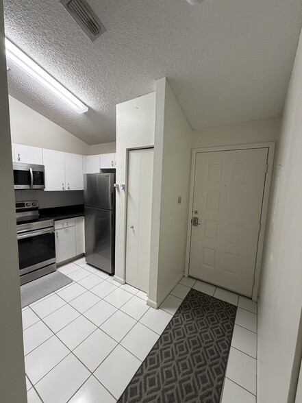 Building Photo - 15215 Amberly Dr