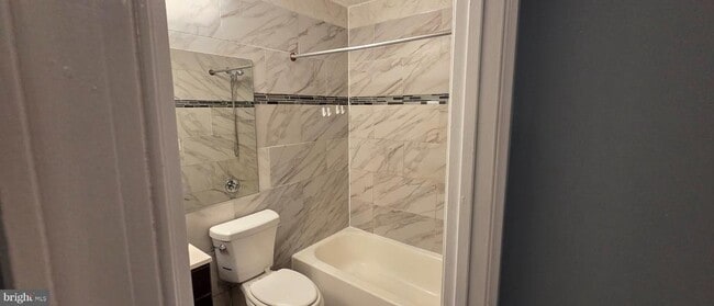 Building Photo - 323 Lindera Ct