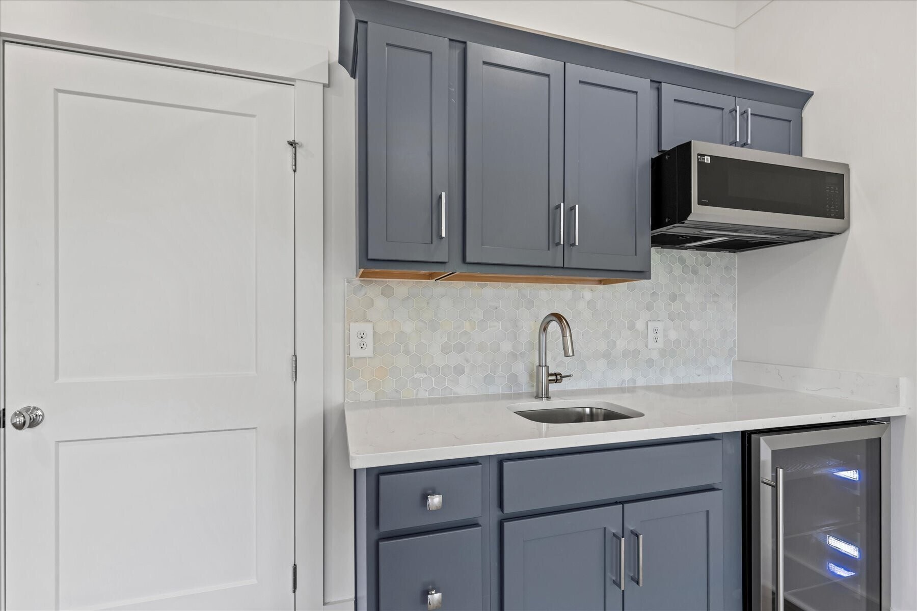 Building Photo - 321 Old Shackle Island Rd