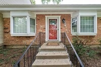 Building Photo - 9900 Kingsbridge Dr
