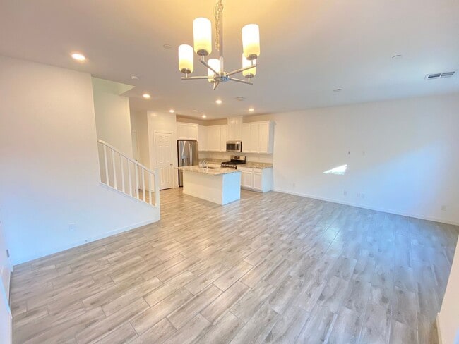 Building Photo - Gorgeous 2Bed/2.5Bath/2Car Townhome located in Gated Community in Henderson