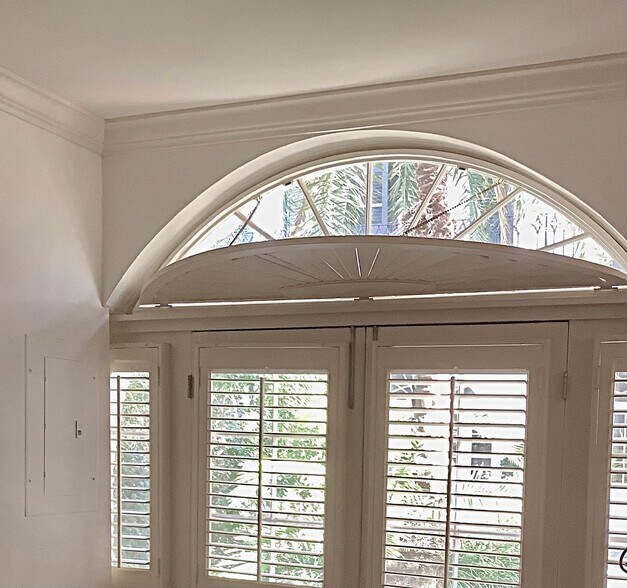 Building Photo - 724 Governor Nicholls St