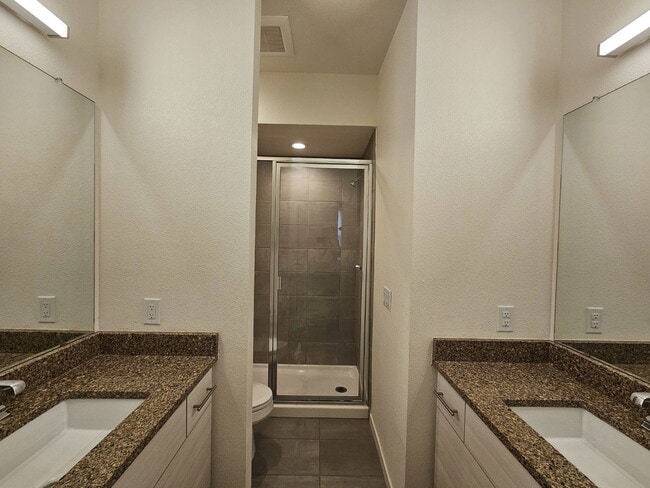 Building Photo - 868 Kalamath St