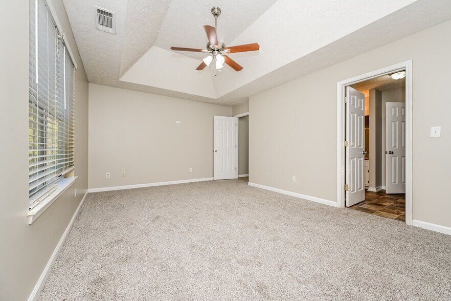 Building Photo - 725 Grove Pointe Cir