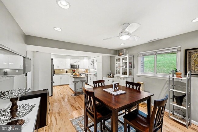 Building Photo - 6306 Beachway Dr