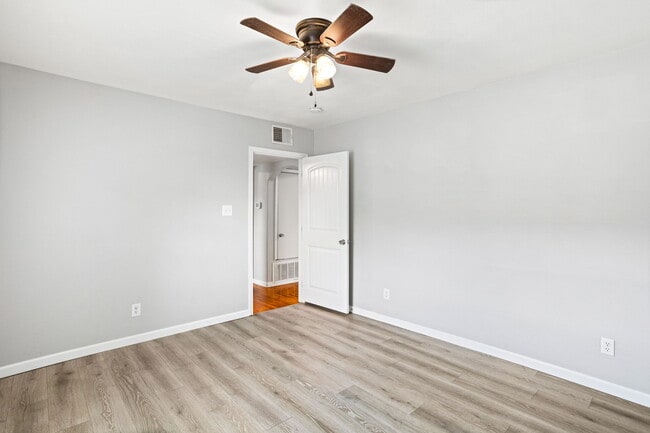Building Photo - 1336 W Ridgewood Ct