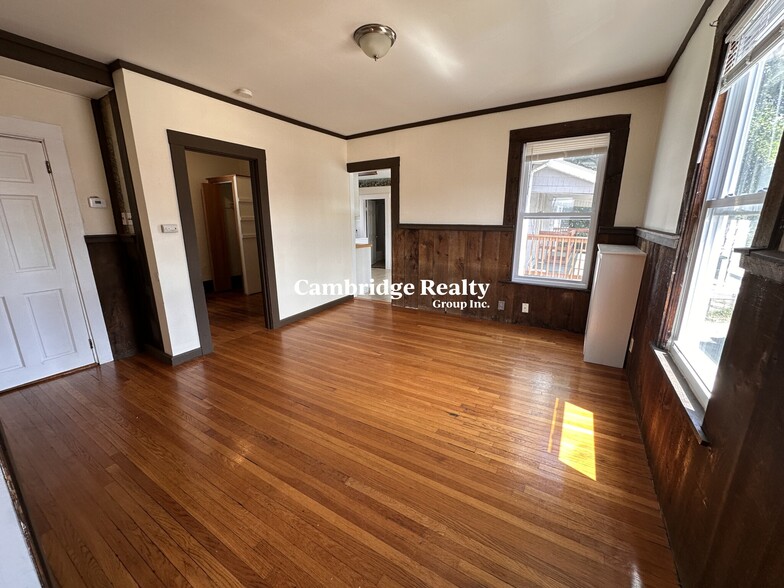 Building Photo - 547 Broadway