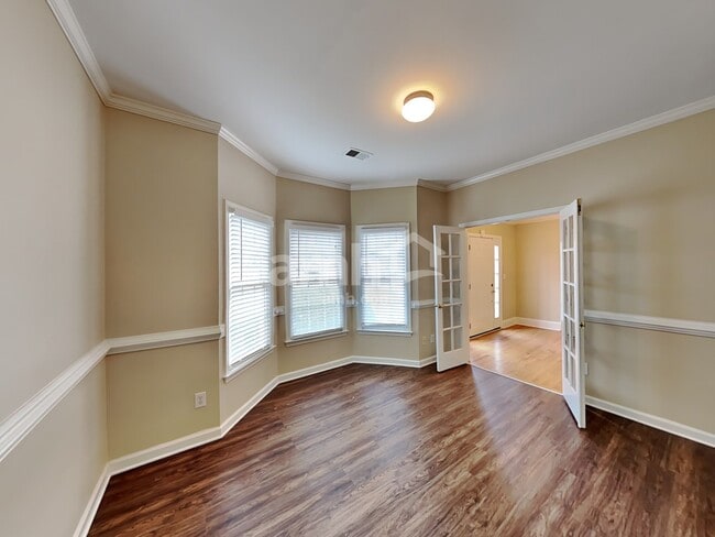 Building Photo - 1905 Ascot Terrace NW