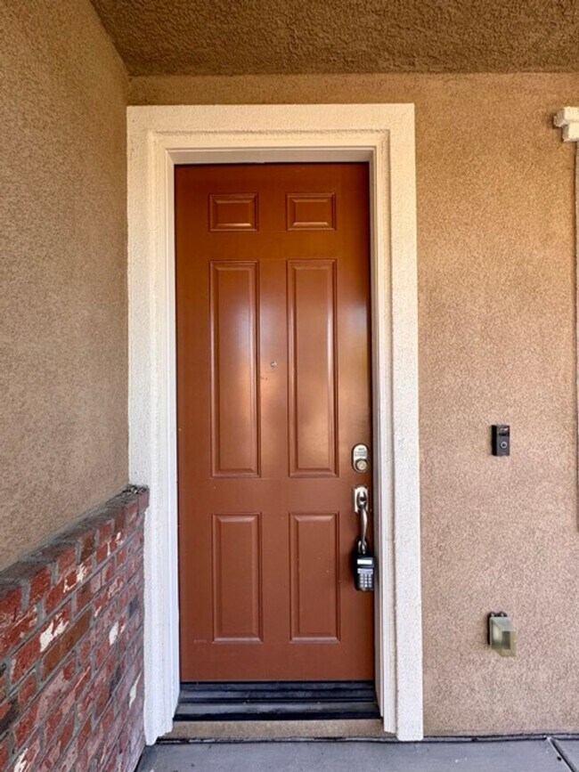 Building Photo - Beautiful Redhawk home located directly ac...