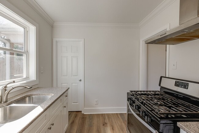 Building Photo - Newly Renovated 3BR/1BTH with Loft for Rent!