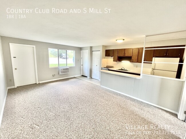 Building Photo - 811 Country Club Rd