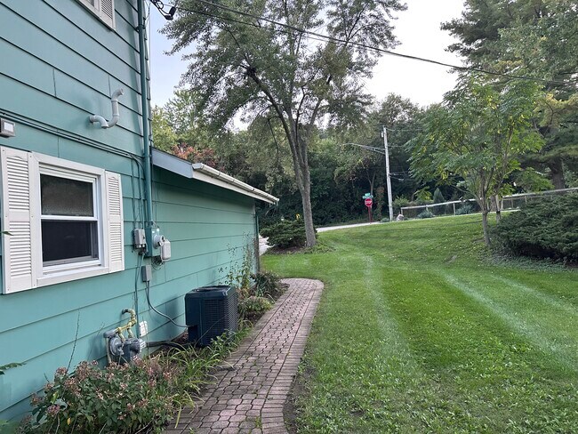 Building Photo - 1200 Algonquin Rd