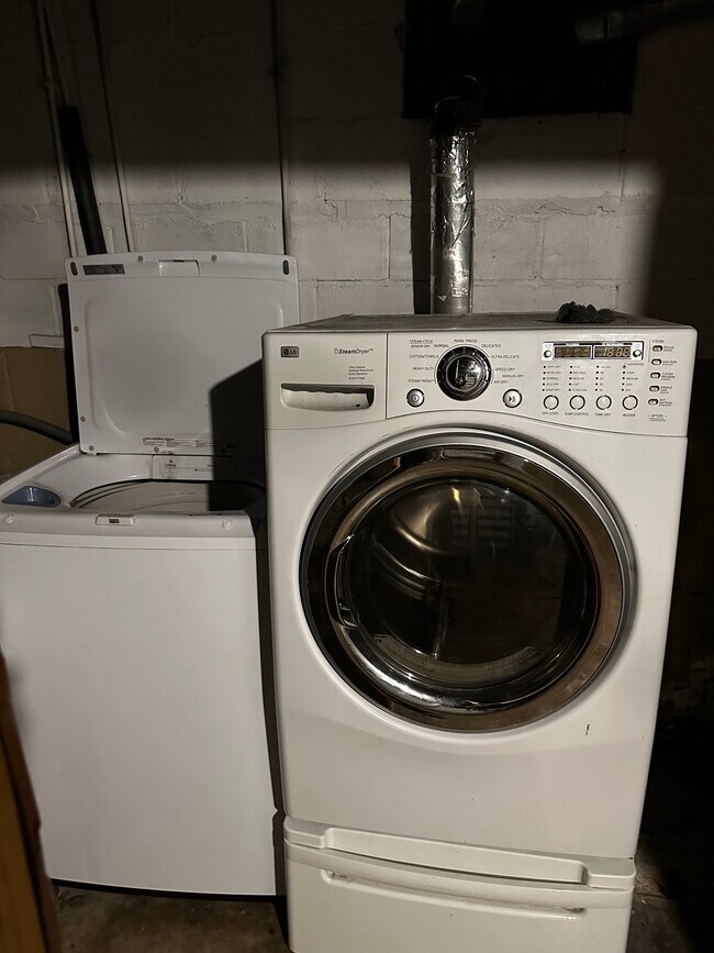 Building Photo - 305 S Western Ave